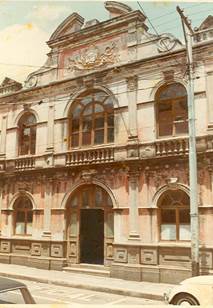 La Biblioteca Nacional aunque fue fundada en 1888, abrió al público en 1890.